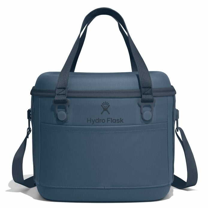 carryouttm-soft-cooler-15-l-z8 12pco384-carryout-cooler-15l-harbor-blue-straight_1.jpg