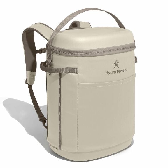 carryouttm-backpack-22-l-s9 18pco114-carryout-backpack-22l-oat-angled_1.jpg