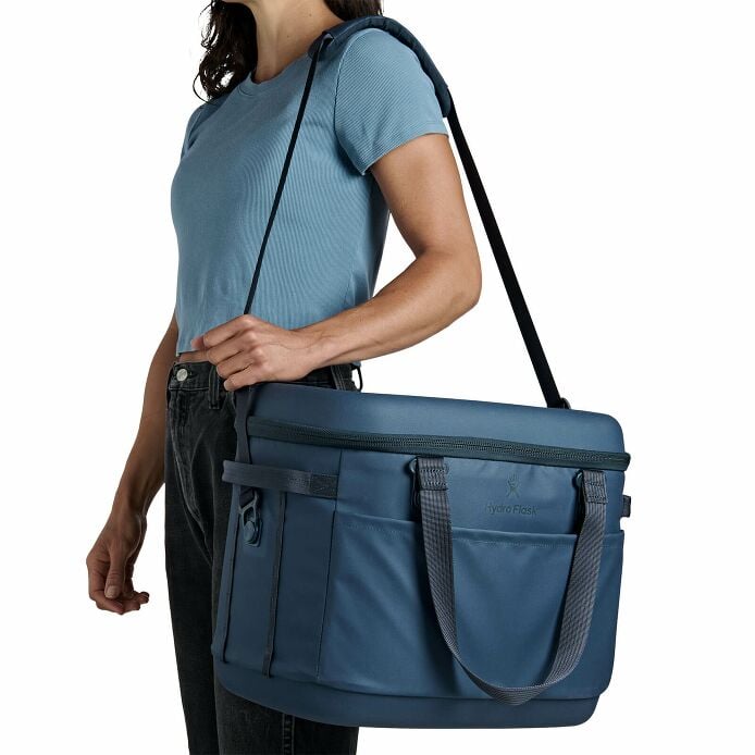 carryouttm-soft-cooler-30-l-w5 250815_hydro_s26_hb_14546_5.jpg
