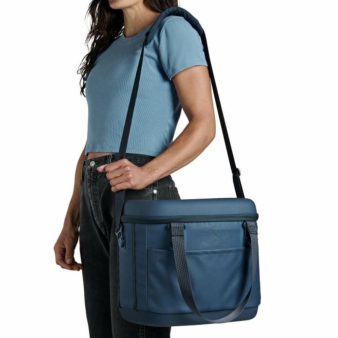 carryouttm-soft-cooler-15-l-z8 250815_hydro_s26_hb_14556_6.jpg