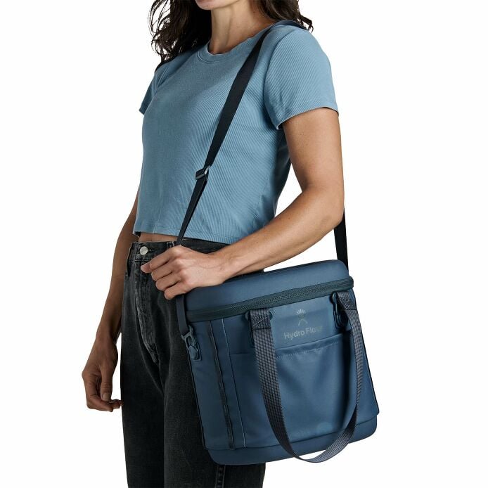 carryouttm-soft-cooler-10-l-e4 250815_hydro_s26_hb_14560_1_4.jpg