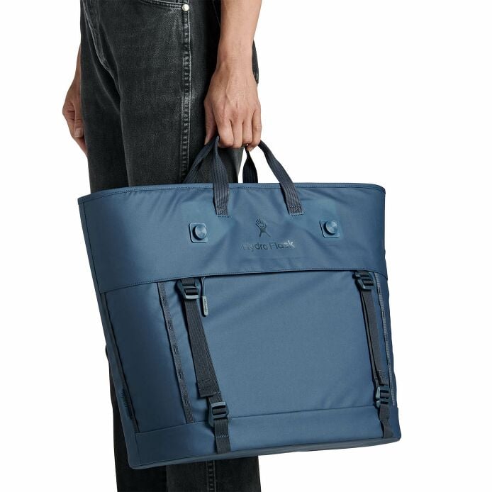carryouttm-soft-cooler-tote-30-l-x0 250815_hydro_s26_hb_14619_2.jpg