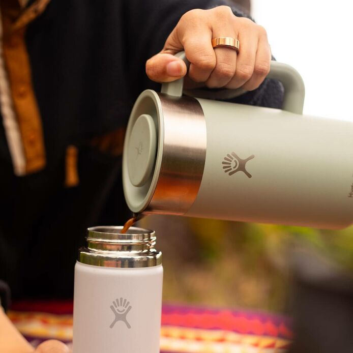 32-oz-insulated-french-press-p3 2706_johnson_s25summertravel_camping_pouring_303a0287_1_.jpg