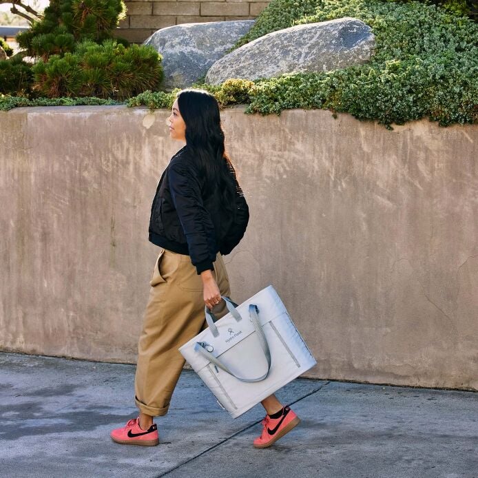 carryouttm-soft-cooler-tote-20-l-q3 hf_carryout_bouwer_d2_l1_stone_steps_0066_1.jpg