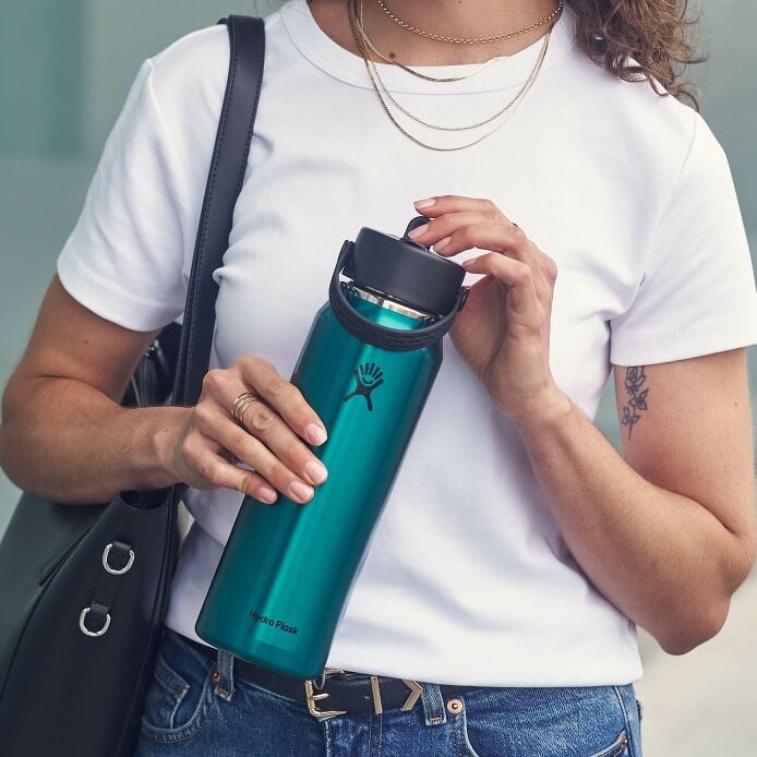 32-oz-lightweight-flex-straw-bottle-h0 hf_s26_lightweight_mcinnis_5167_2_3.jpg