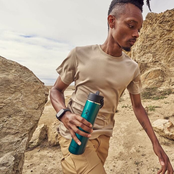 24-oz-lightweight-flex-straw-bottle-i3 hf_s26_lightweight_mcinnis_6828_4.jpg
