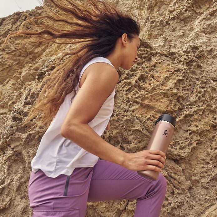 32-oz-lightweight-flex-straw-bottle-h0 hf_s26_lightweight_mcinnis_6946_1_3.jpg
