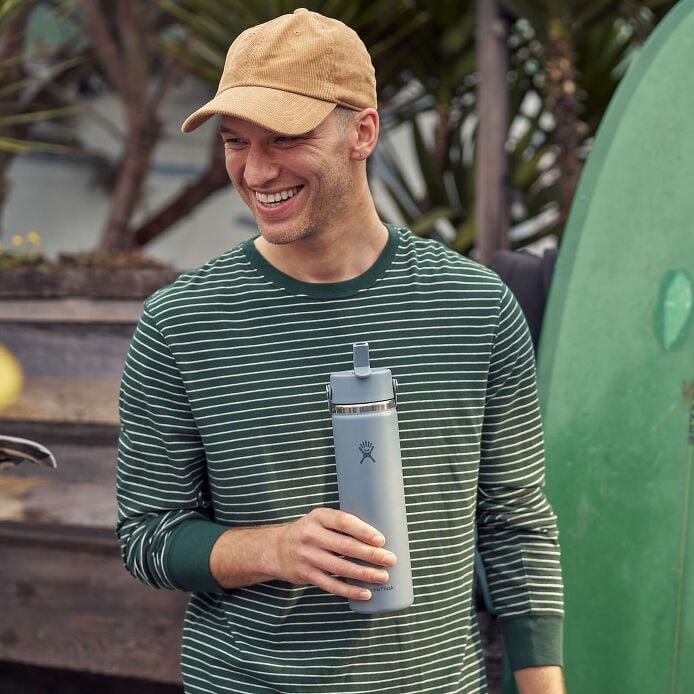 24-oz-wide-mouth-with-flex-straw-cap-q0 hf_s26_mcinnis_0232_13.jpg